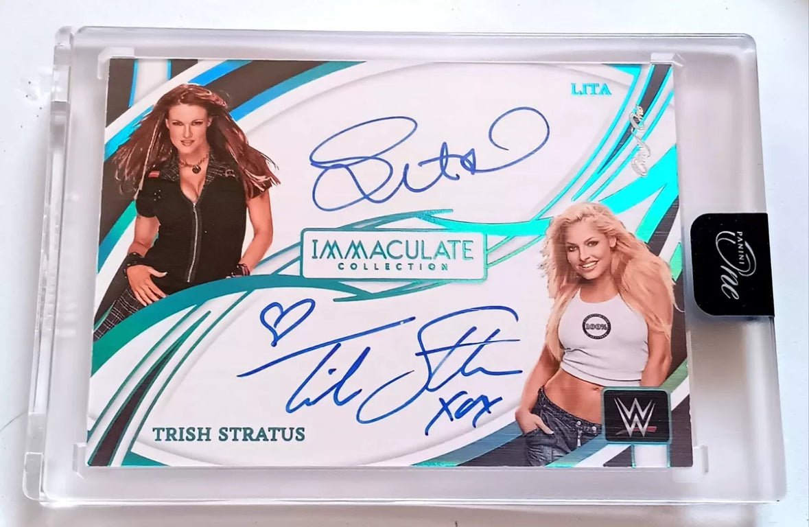 LITA/TRISH STRATUS HOF WWE 2022 IMMACULATE # 1/1 PLATINUM DUAL AUTOGRAPH ON-CARD