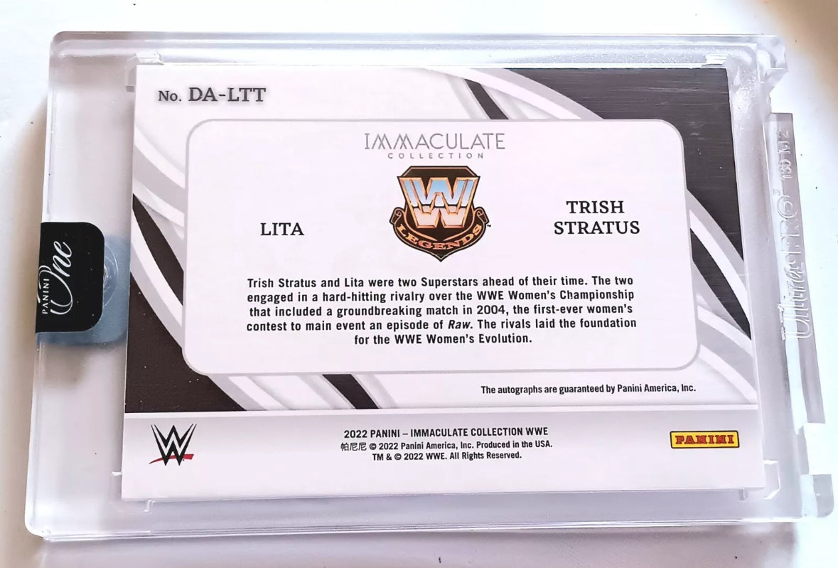 LITA/TRISH STRATUS HOF WWE 2022 IMMACULATE # 1/1 PLATINUM DUAL AUTOGRAPH ON-CARD