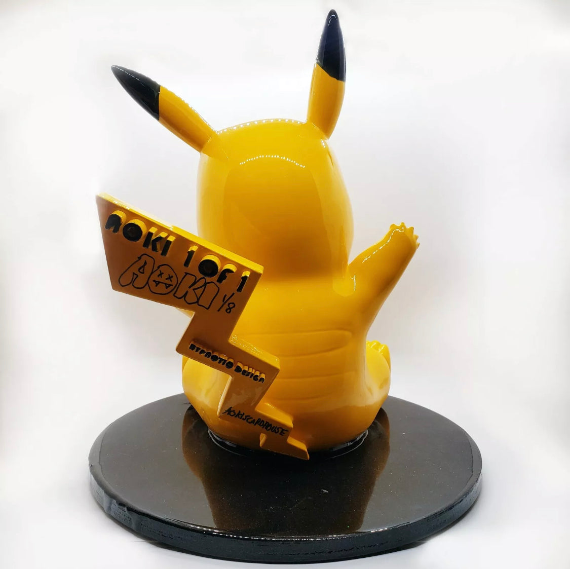 STEVE AOKI & AOKIS CARDHOUSE & HYPNOTIC DESIGN |PIKACHU FIGURE AUTOGRAPHED 1/8|